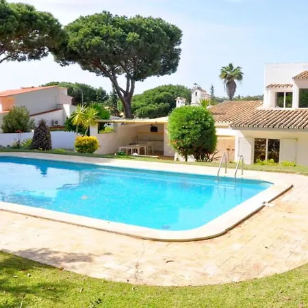 Large Private Pool With 5 Suites, Free Air Conditioning Villa