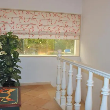 Large Private Pool With 5 Suites, Free Air Conditioning Quarteira
