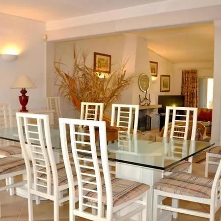 Large Private Pool With 5 Suites, Free Air Conditioning Villa
