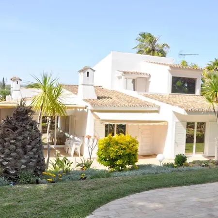 Large Private Pool With 5 Suites, Free Air Conditioning Quarteira