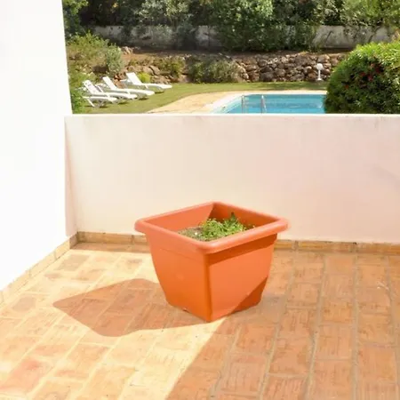 Large Private Pool With 5 Suites, Free Air Conditioning