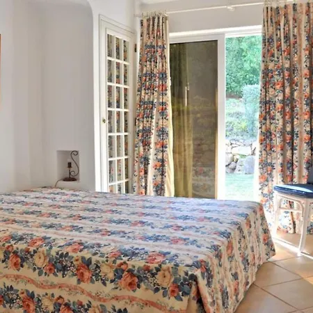 Large Private Pool With 5 Suites, Free Air Conditioning *